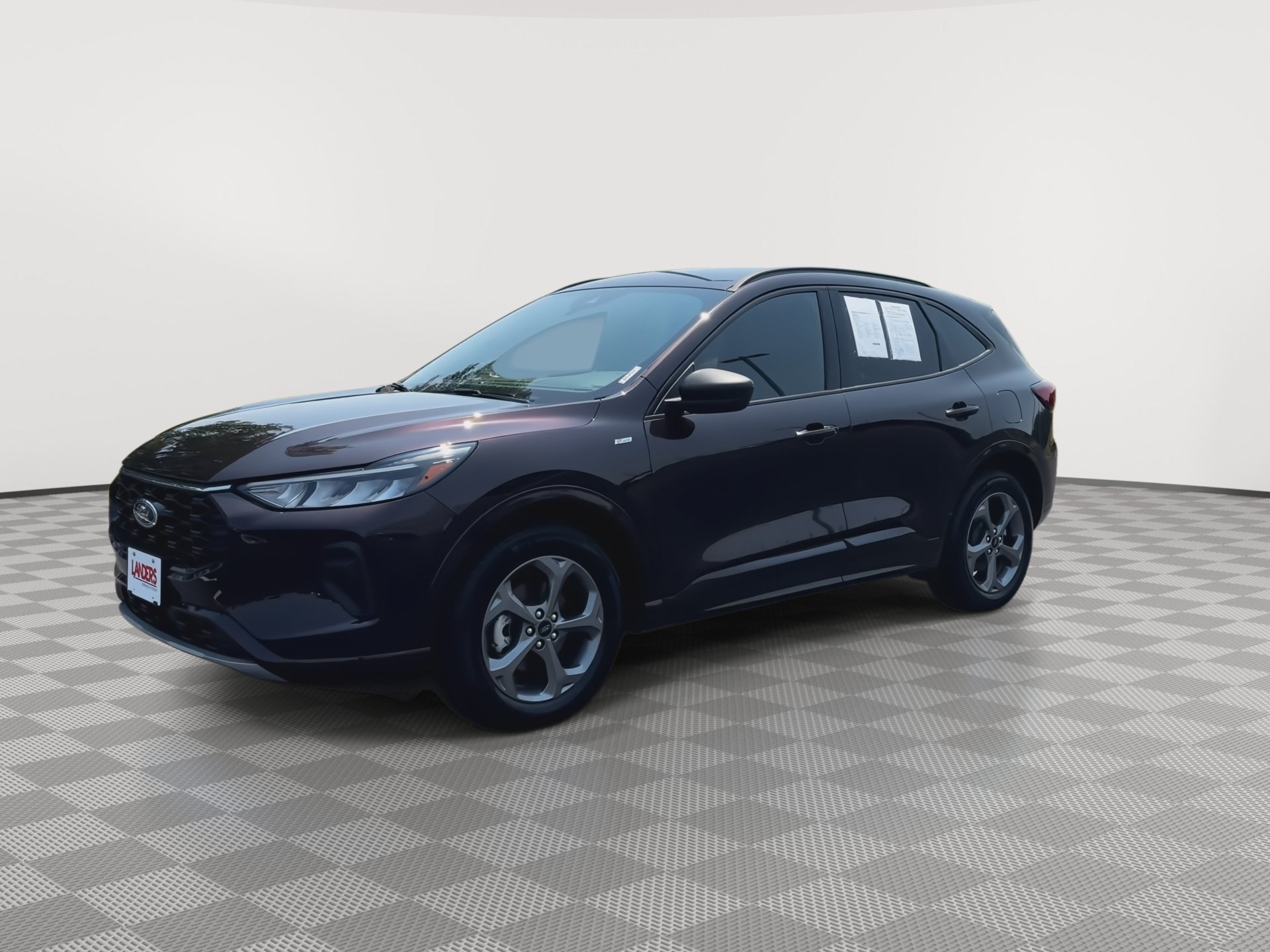 Used 2023 Ford Escape ST-Line w/ Tech Pack #1 AWD/4WD image 4