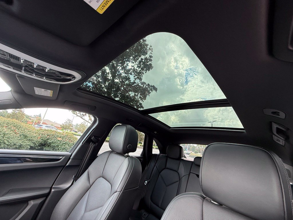 Used 2026 Porsche Macan AWD/4WD image 17