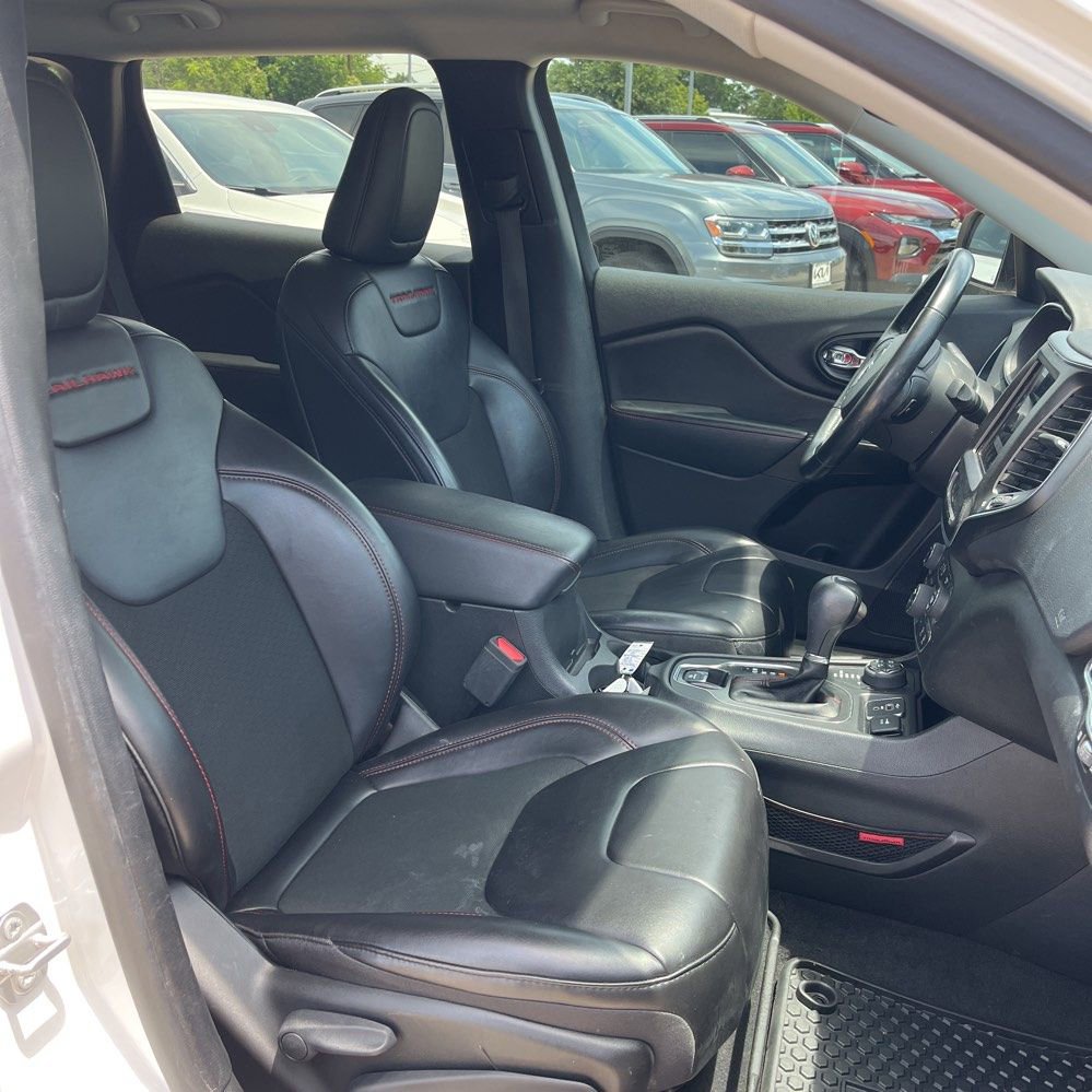 Used 2020 Jeep Cherokee Trailhawk w/ Cold Weather Group AWD/4WD image 6