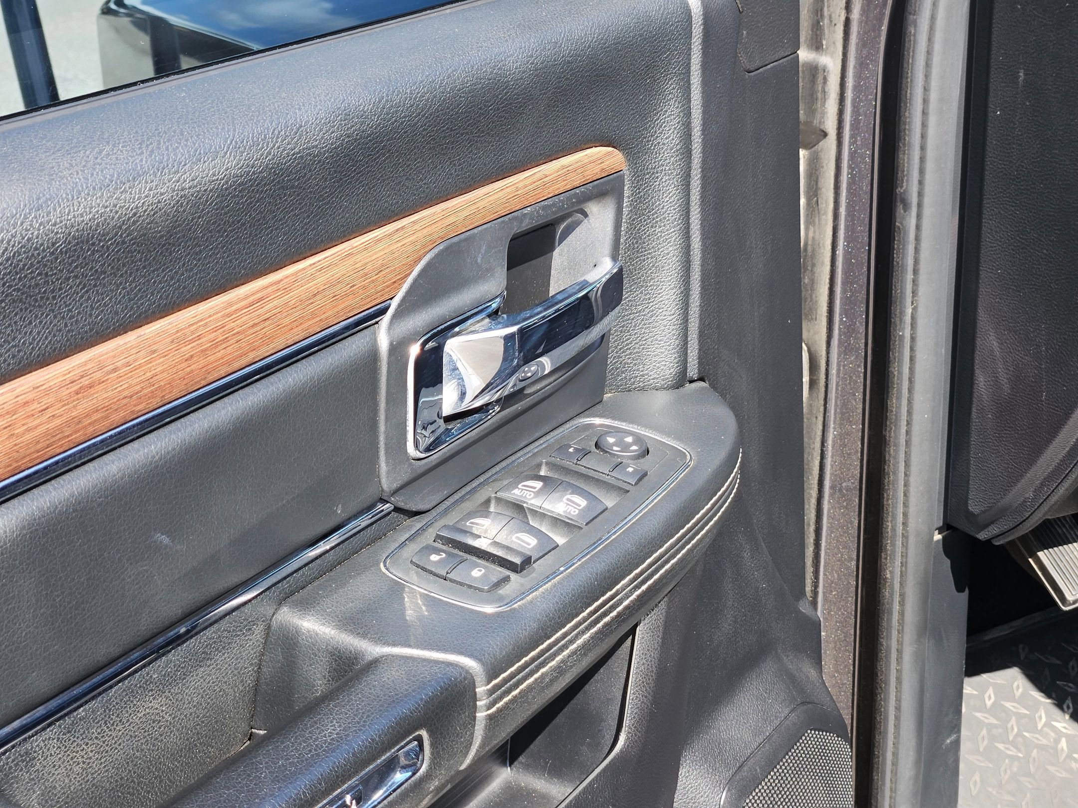 Used 2014 RAM 3500 Laramie w/ Protection Group image 12