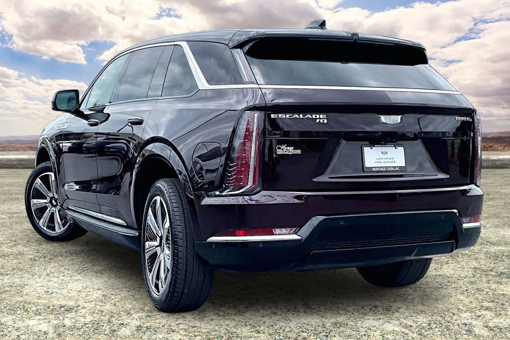Certified 2025 Cadillac Escalade IQ Luxury 2 w/ LPO, Premium Carpet Package AWD/4WD image 4