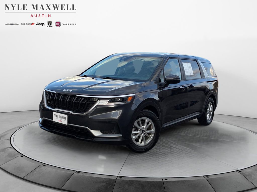 Used 2024 Kia Carnival LX image 1