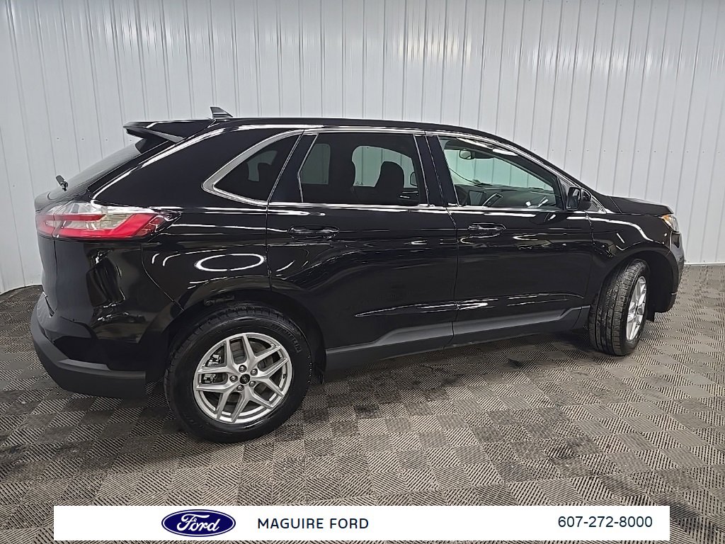 Used 2024 Ford Edge SEL w/ Convenience Package image 3