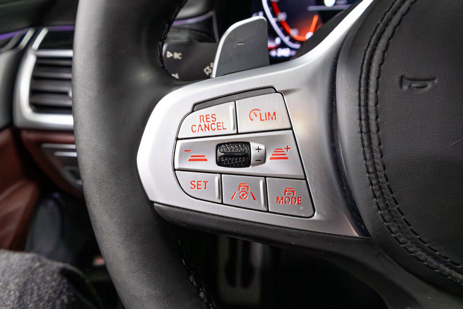 Used 2020 BMW 750i xDrive w/ Executive Package image 54