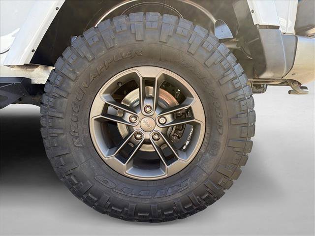 Used 2016 Jeep Wrangler Unlimited Sahara image 9