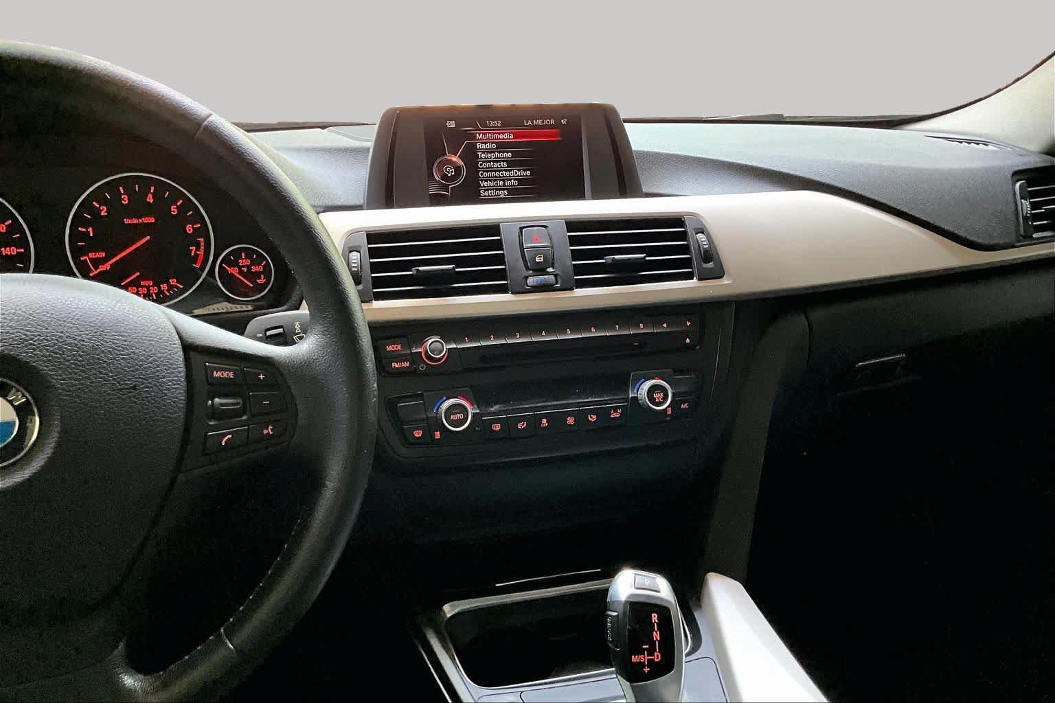 Used 2015 BMW 320i Sedan RWD image 6