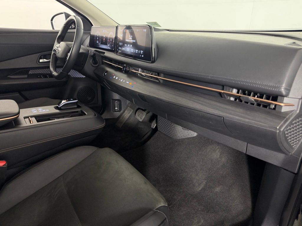Used 2024 Nissan Ariya FWD image 32