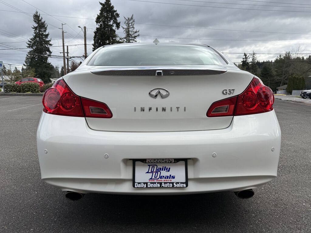 Used 2011 INFINITI G37 Journey w/ Premium Pkg RWD image 9