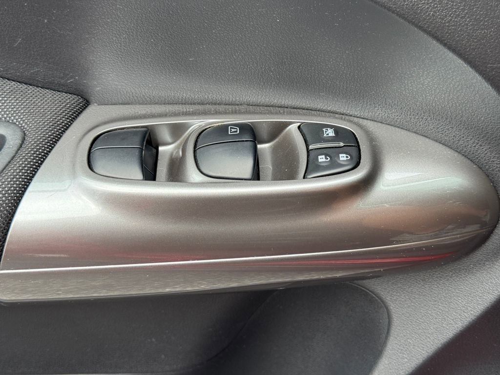 Used 2013 Nissan Juke SL image 26