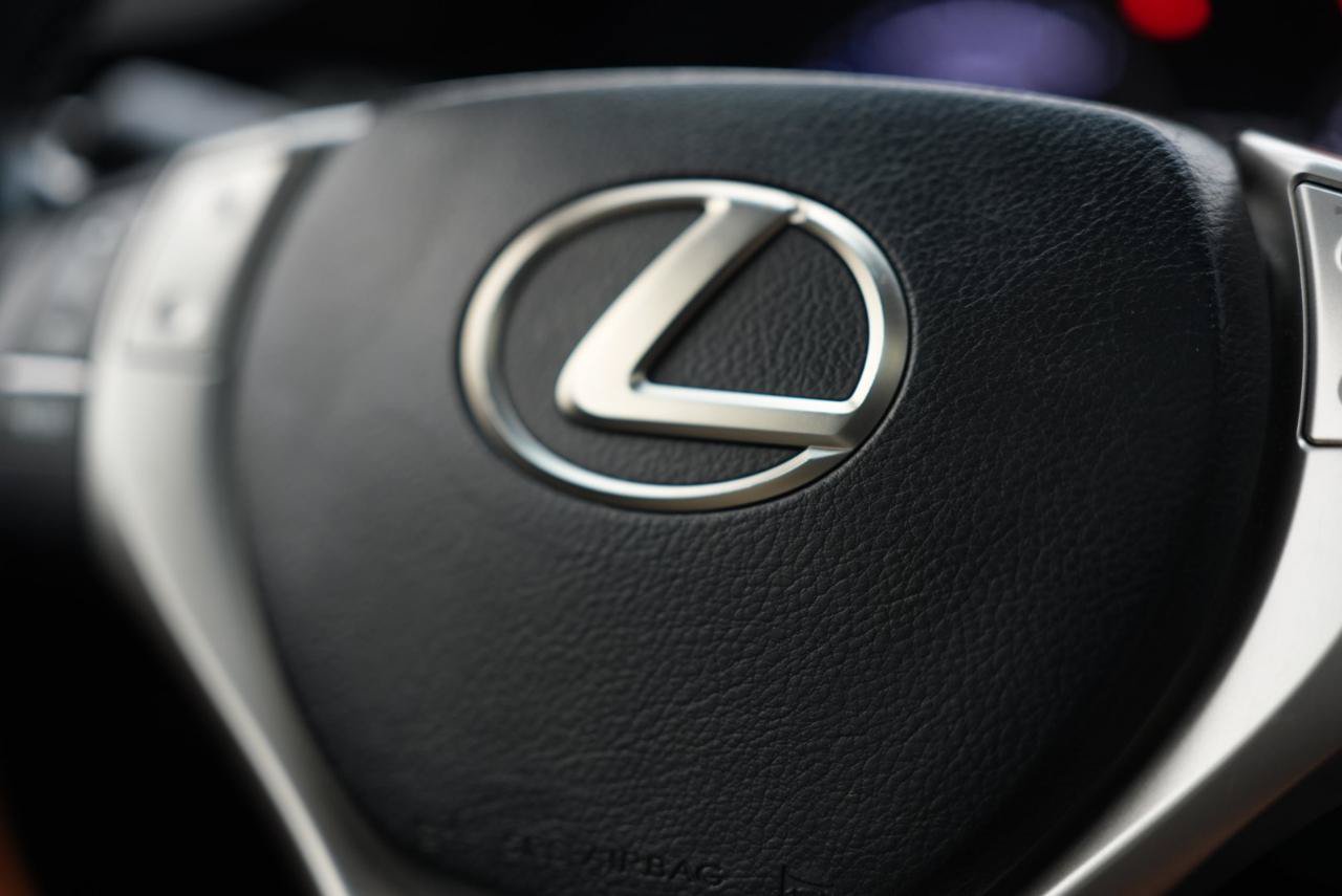 Used 2013 Lexus ES 300h w/ Luxury Pkg FWD image 15