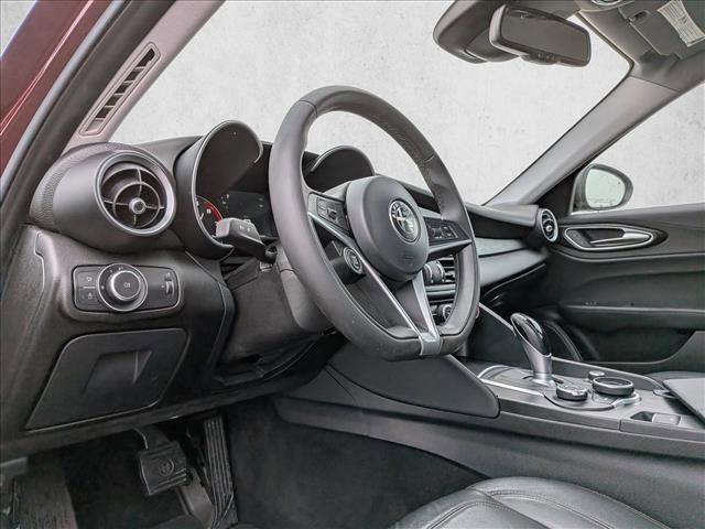 Used 2017 Alfa Romeo Giulia image 9