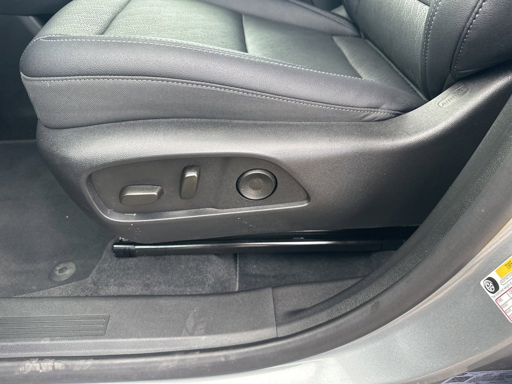 Used 2025 Chevrolet Equinox LT w/ Convenience Package II image 12