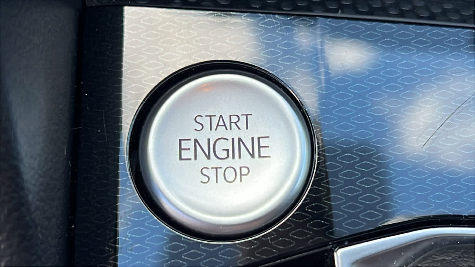 Used 2025 Volkswagen Taos SE image 17