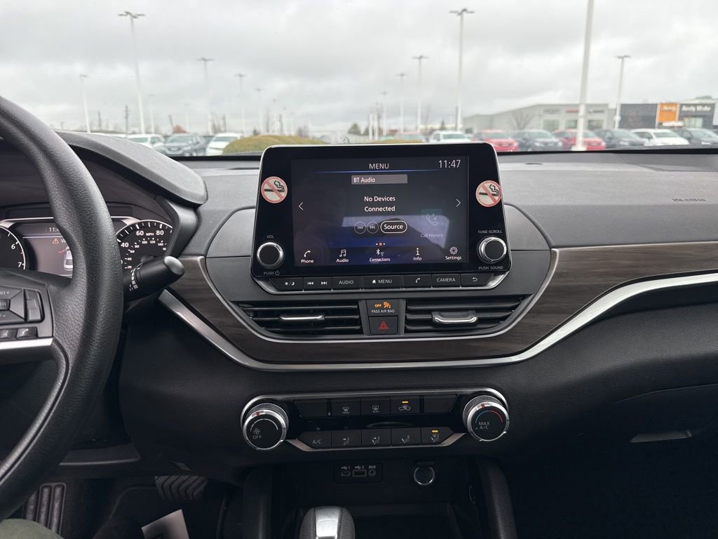 Used 2024 Nissan Altima 2.5 SV image 14