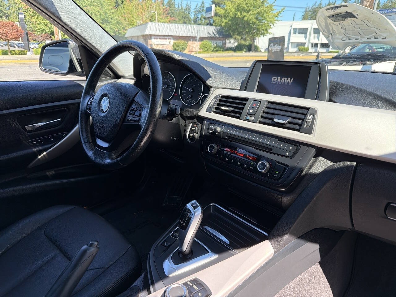 Used 2014 BMW 320i Sedan RWD image 18