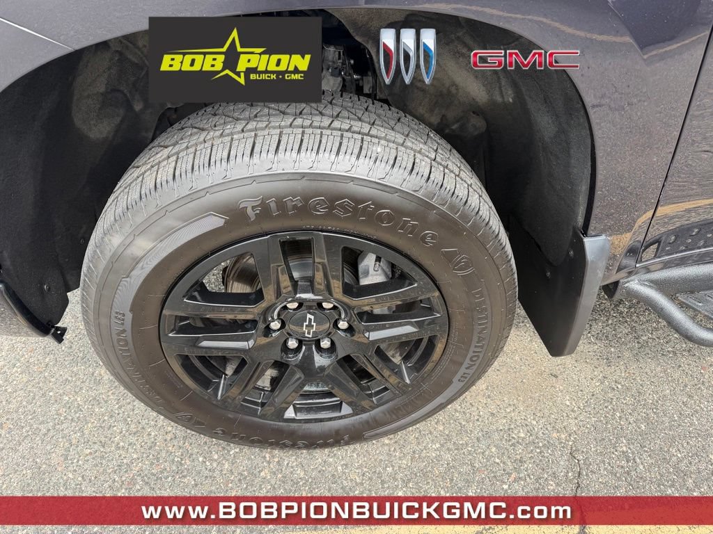 Used 2024 Chevrolet Silverado 1500 Custom Trail Boss w/ LPO, Dark Essentials Package AWD/4WD image 2
