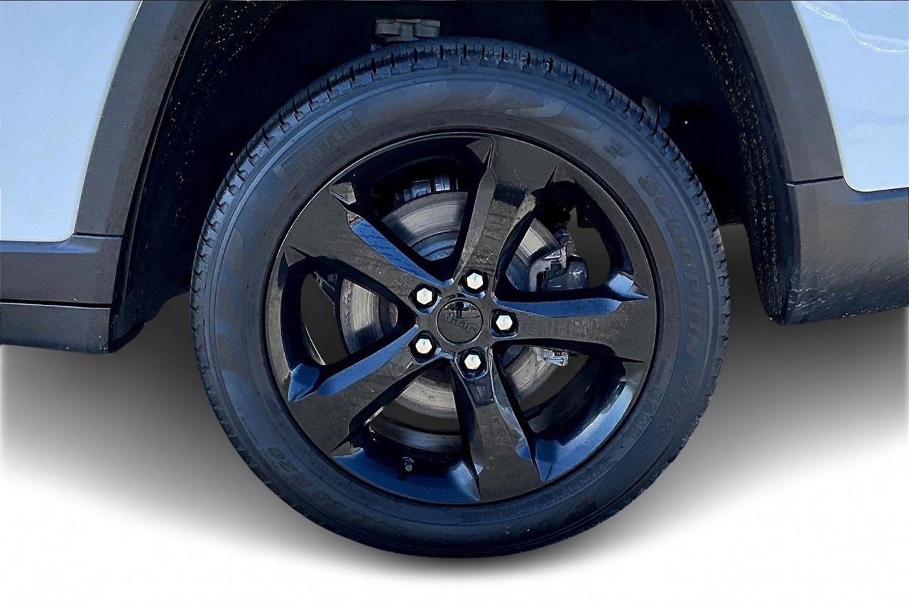 Used 2023 Jeep Grand Cherokee L Limited w/ Black Appearance Package image 35