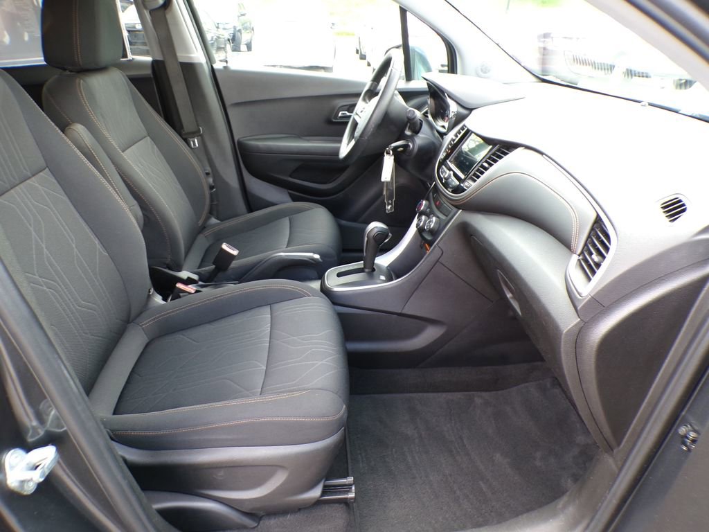 Used 2019 Chevrolet Trax LT FWD image 16