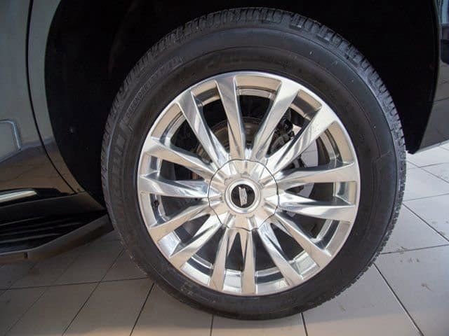 Used 2023 Cadillac Escalade Premium Luxury AWD/4WD image 36