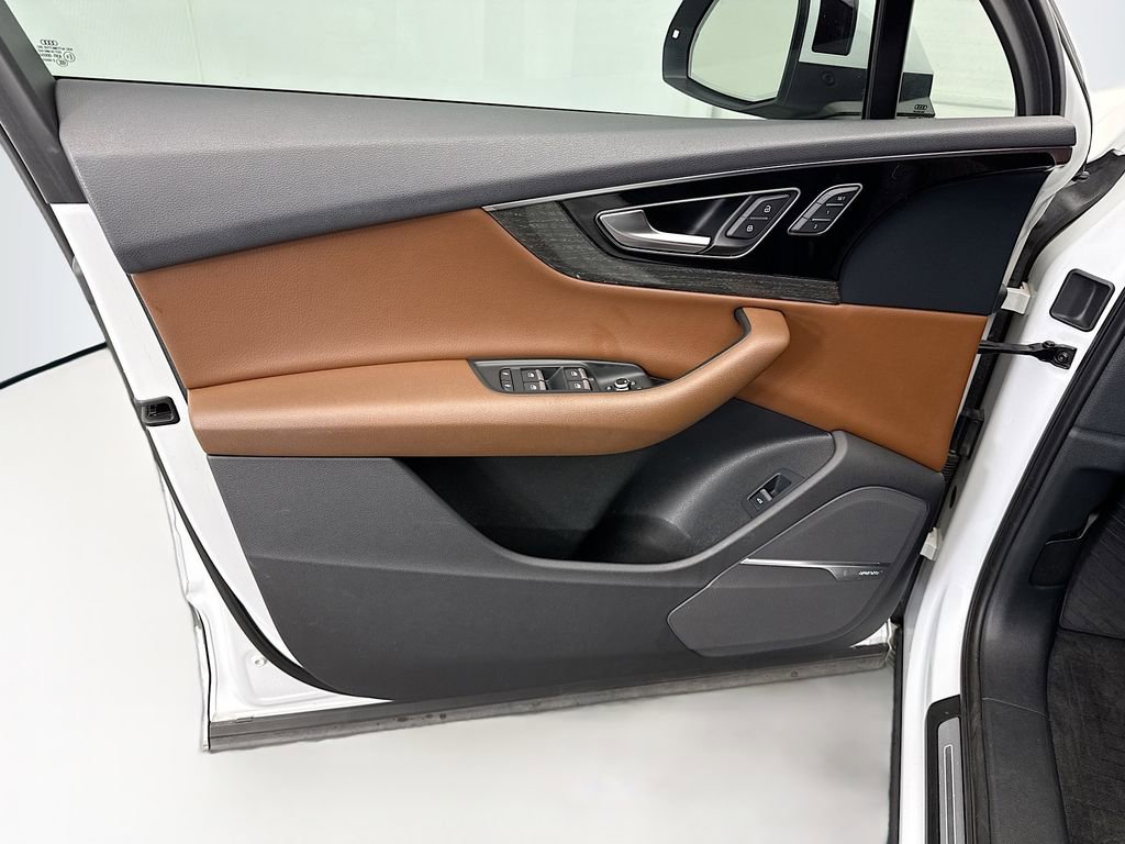 Used 2018 Audi Q7 3.0T Prestige w/ Prestige Package image 23