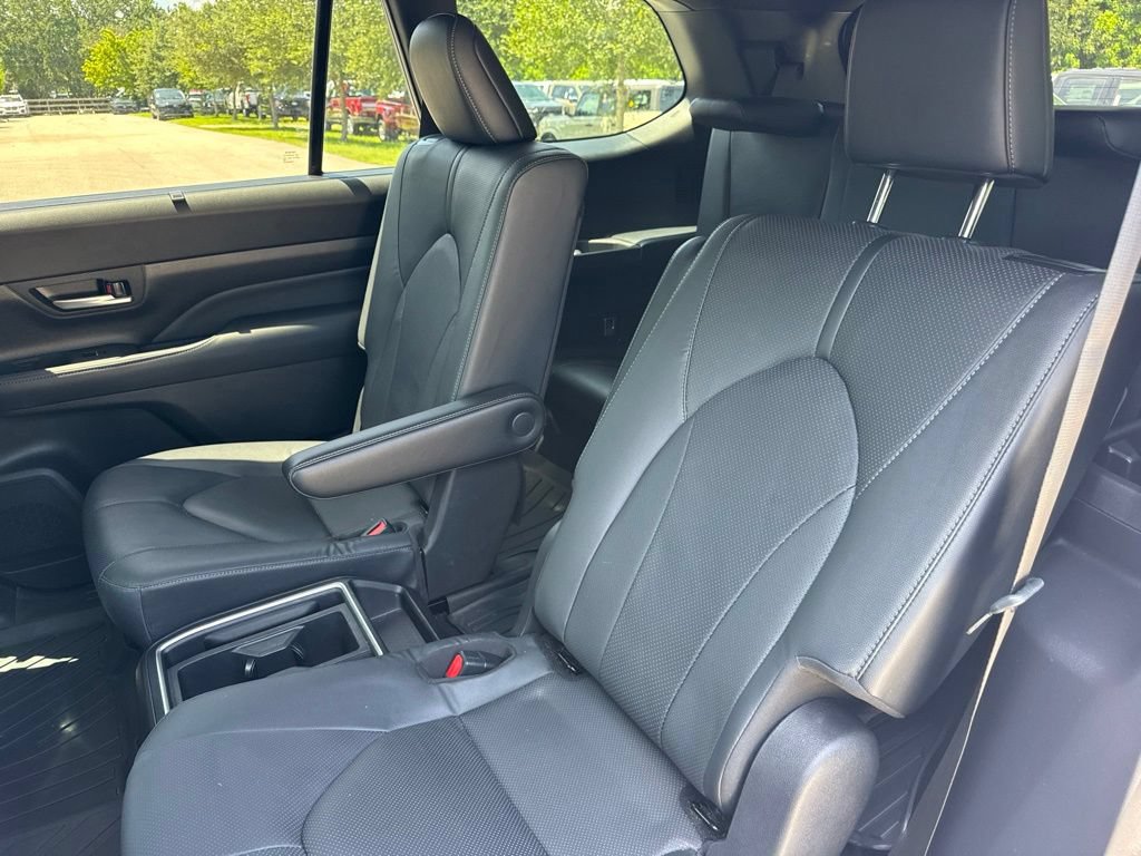 Used 2025 Toyota Grand Highlander AWD Hybrid image 11