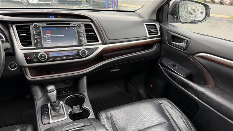 Used 2015 Toyota Highlander Limited Platinum AWD/4WD image 13