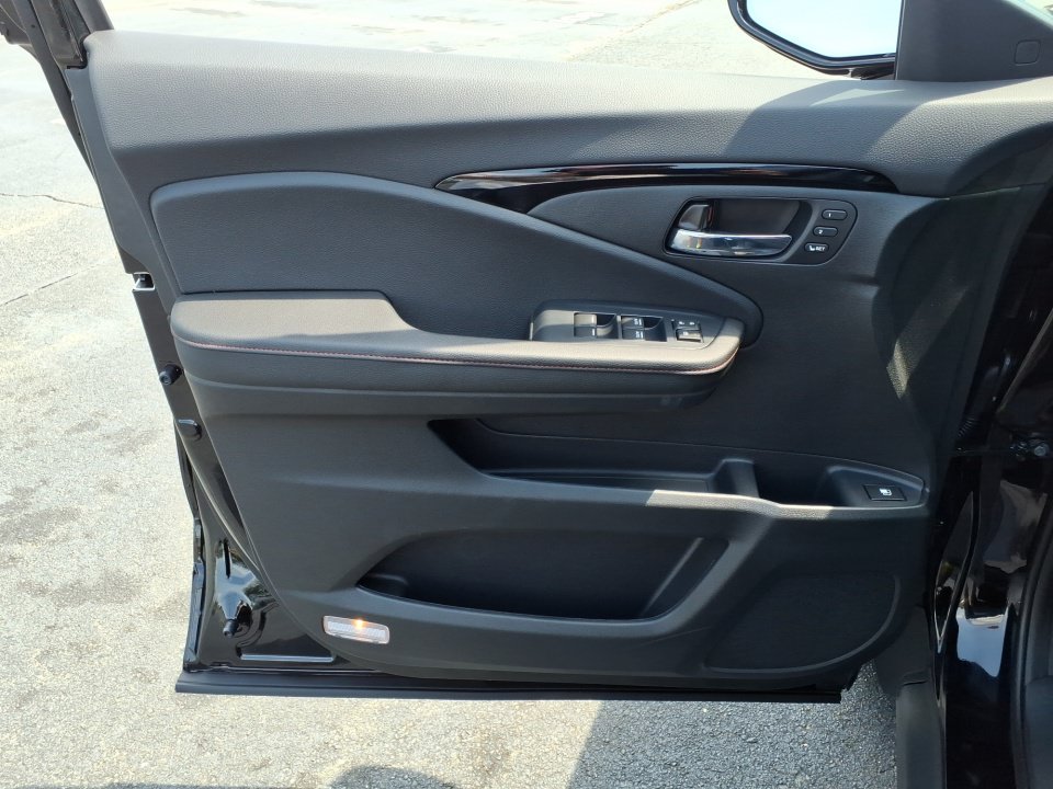 New 2026 Honda Ridgeline Black Edition image 12