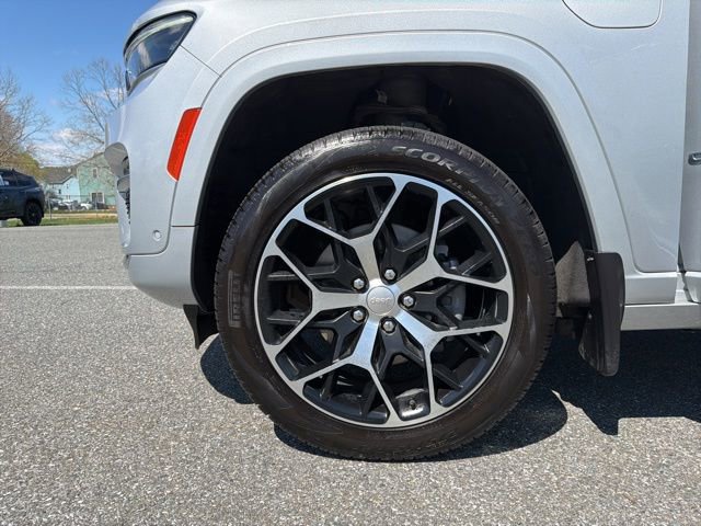 Used 2023 Jeep Grand Cherokee Summit AWD/4WD image 26