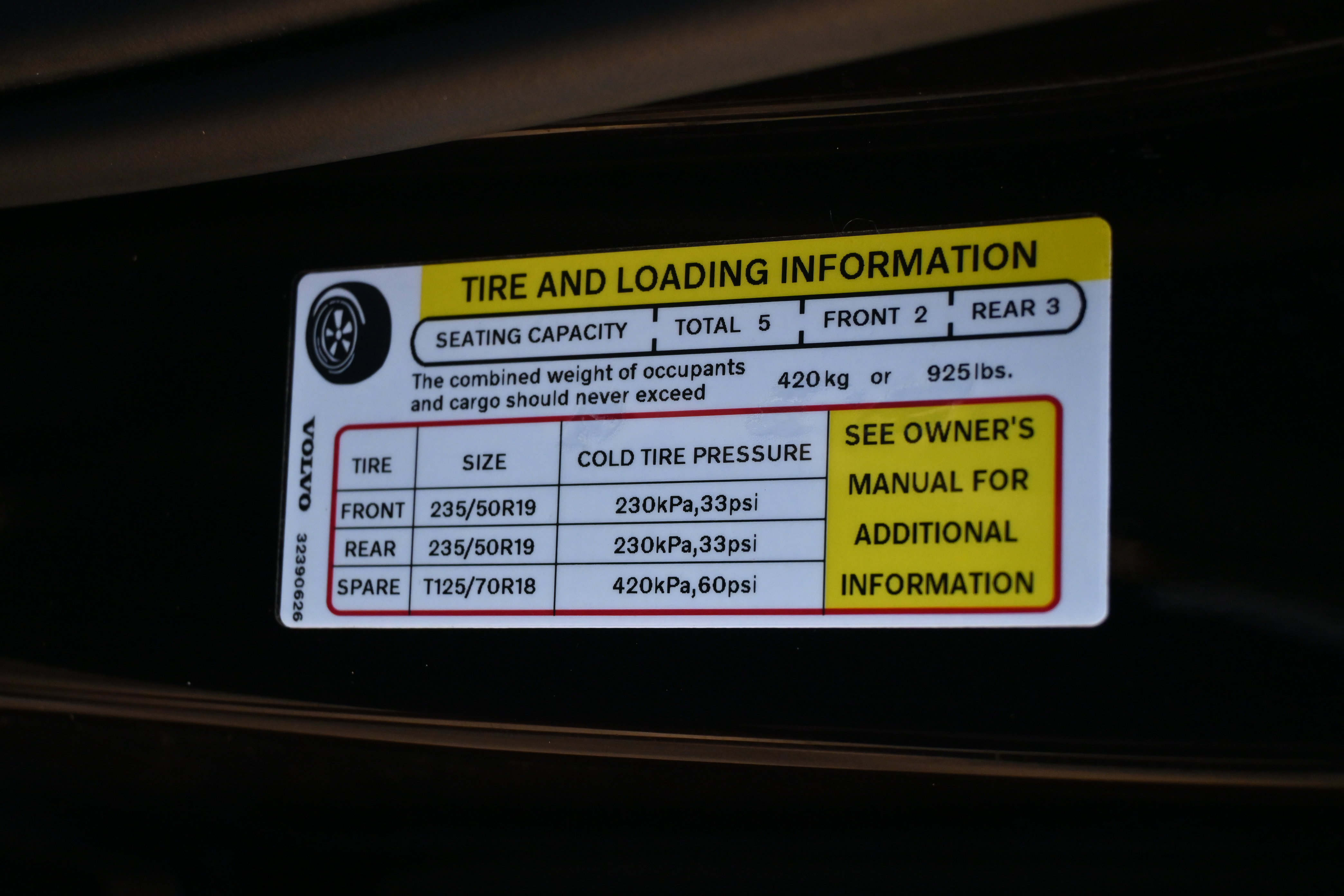 Used 2025 Volvo XC40 B5 Plus image 40