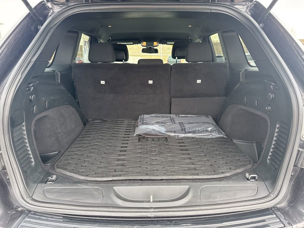 Used 2016 Jeep Grand Cherokee Laredo w/ Quick Order Package 23E image 28