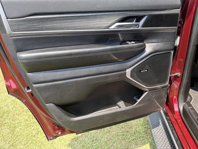 Used 2024 Jeep Wagoneer Series II w/ Flexible Seating Group RWD image 16