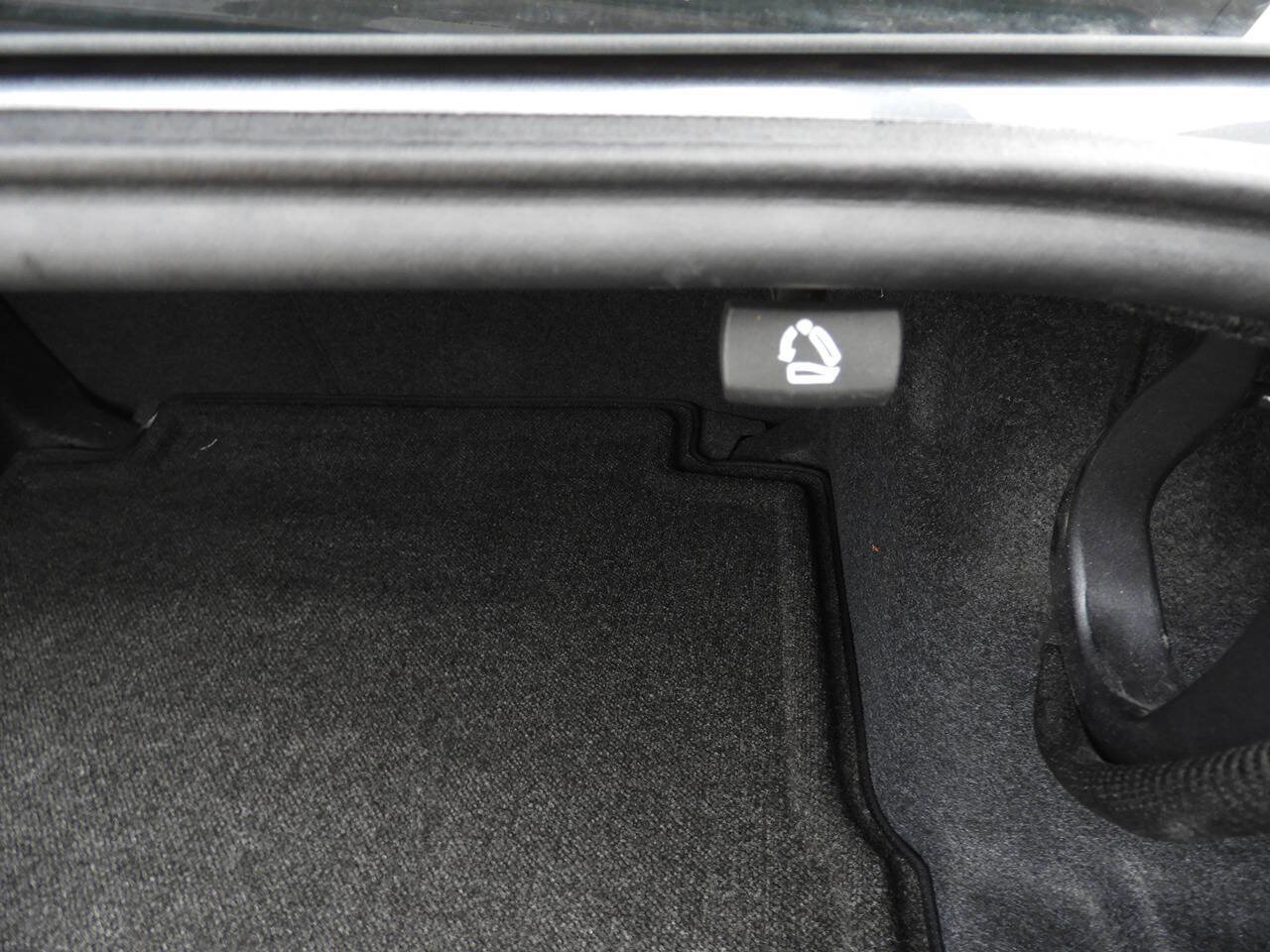 Used 2021 Volkswagen Passat 2.0T S w/ Luggage Net & Mats Package image 18