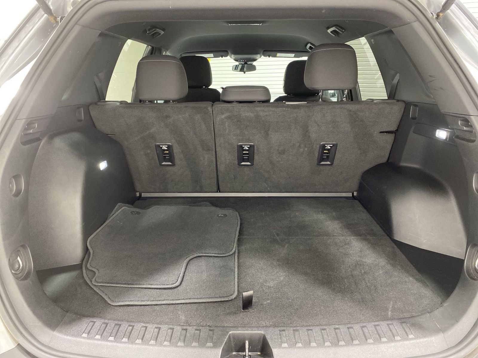 Used 2025 Chevrolet Equinox LT AWD/4WD image 23