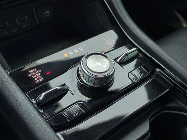 Used 2022 Jeep Grand Cherokee Overland w/ Luxury Tech Group IV AWD/4WD image 12