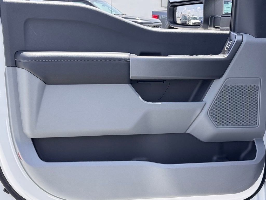 New 2025 Ford F350 XLT image 16