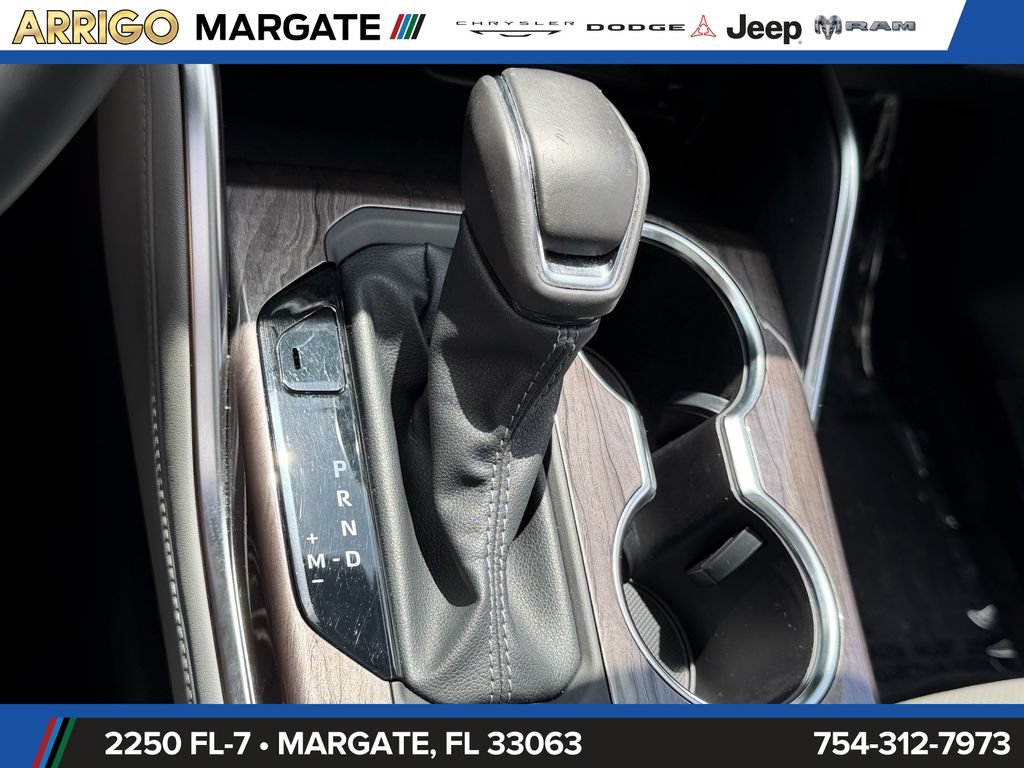 Used 2024 Toyota Highlander Platinum FWD image 31