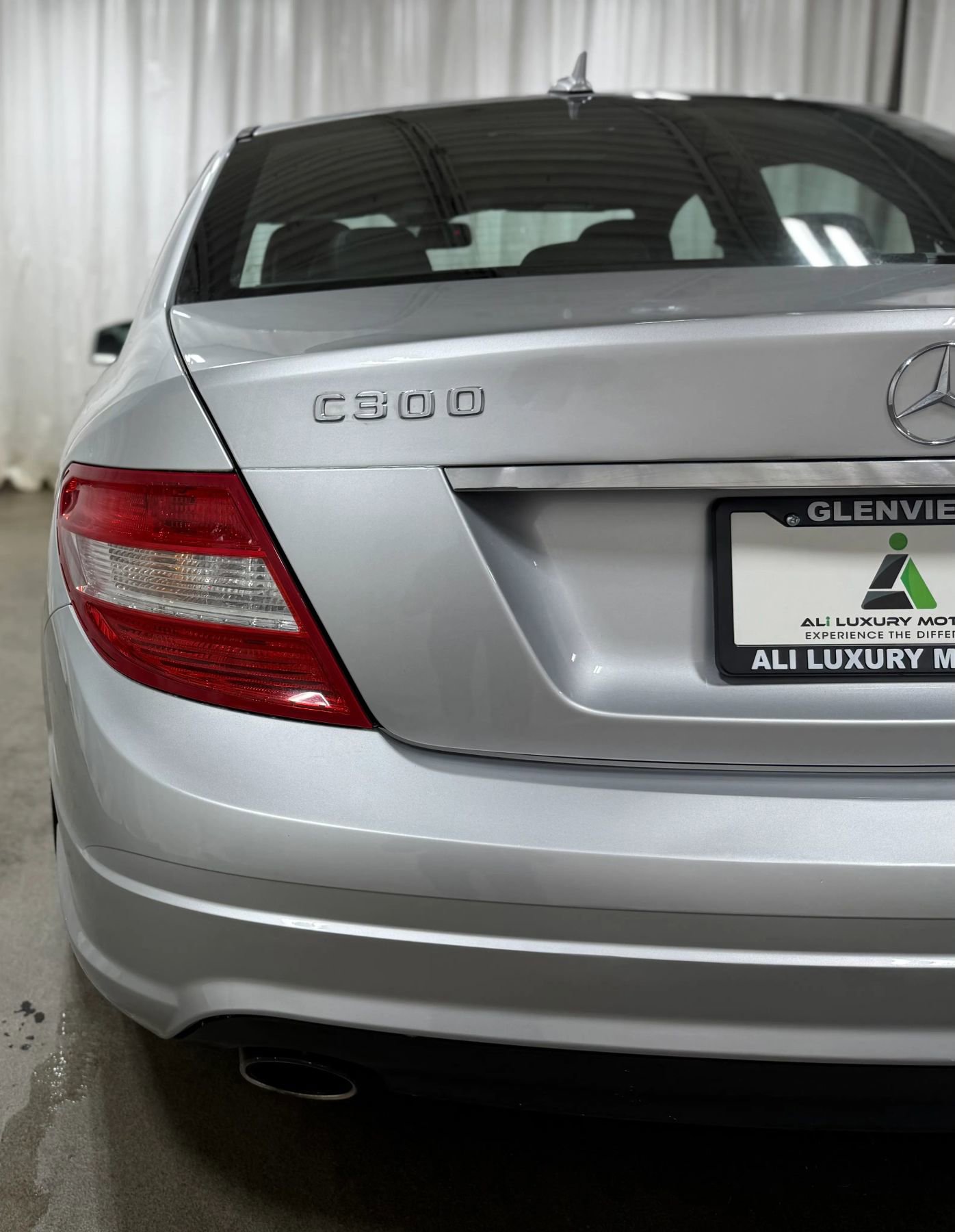Used 2010 Mercedes-Benz C 300 Sedan image 37