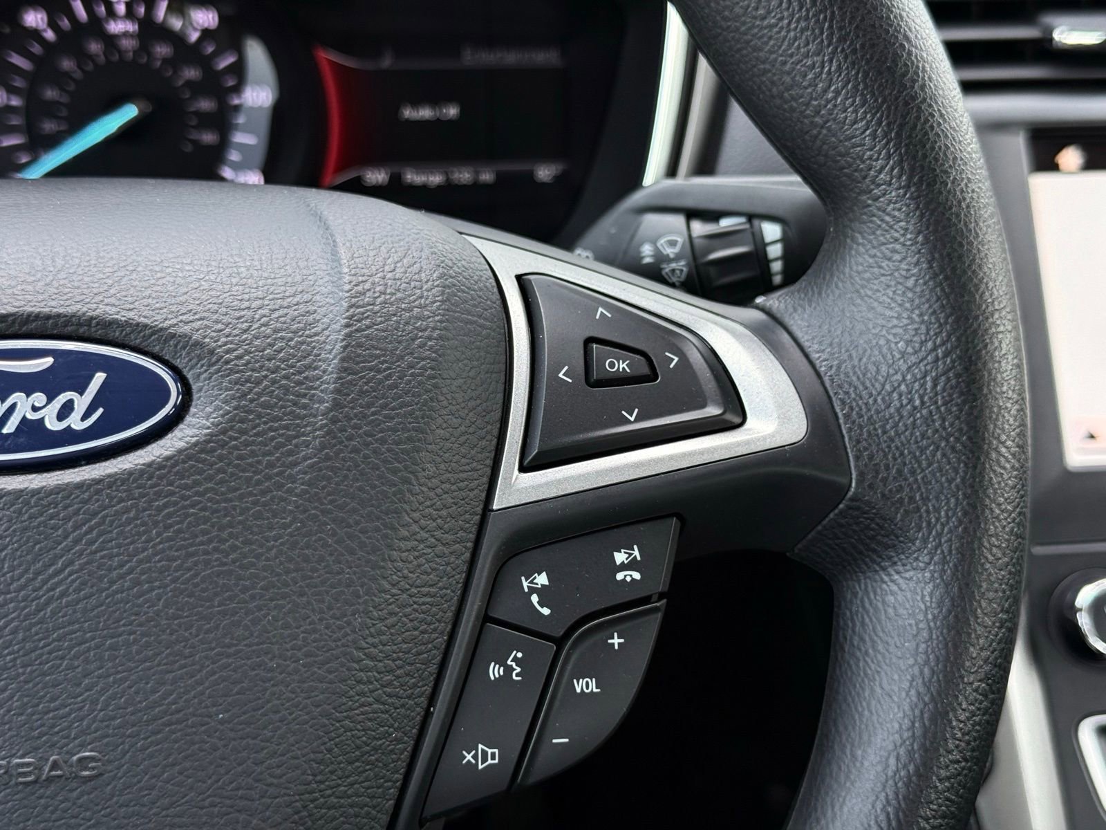 Used 2019 Ford Fusion SE FWD image 27