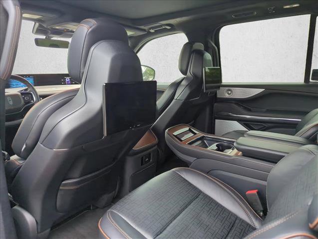 Used 2025 Lincoln Navigator L Black Label AWD/4WD image 17