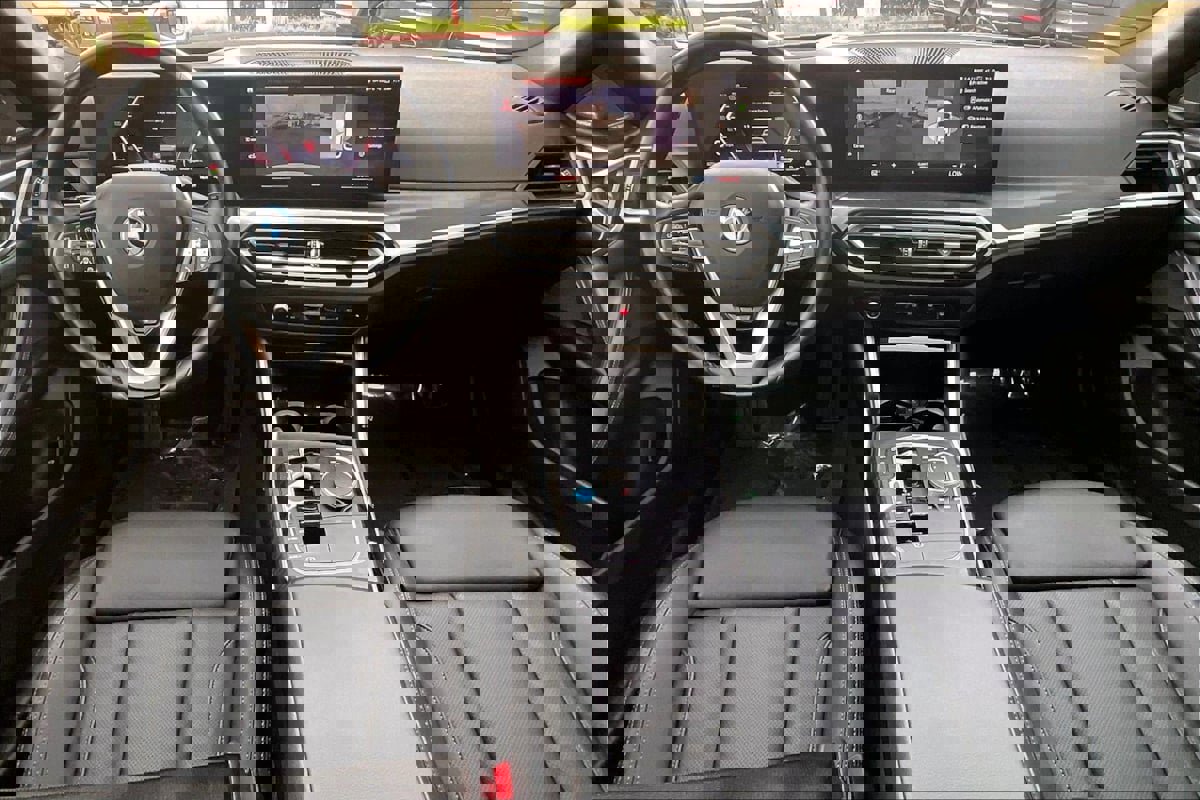 Used 2023 BMW i4 eDrive40 image 11