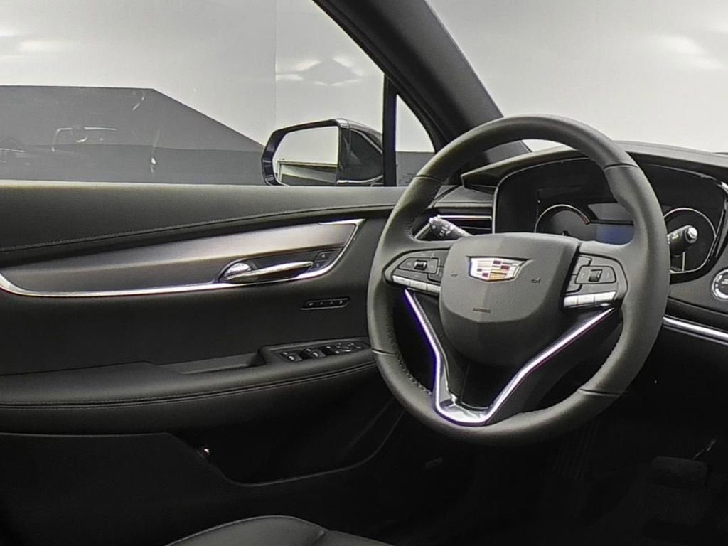 New 2025 Cadillac XT6 Luxury w/ LPO, Floor Liner Package AWD/4WD image 9
