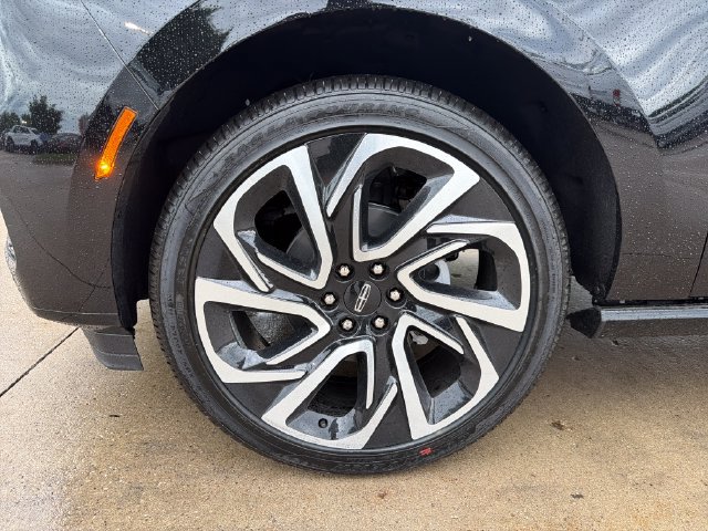New 2026 Lincoln Navigator Reserve AWD/4WD image 13