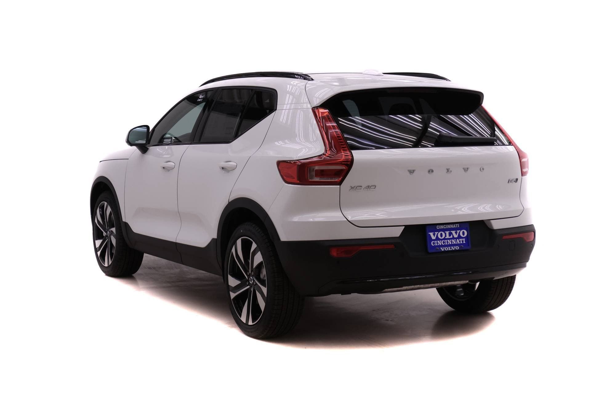 New 2026 Volvo XC40 B5 Plus w/ Climate Package AWD/4WD image 5