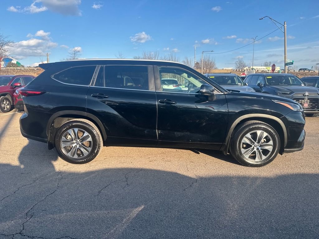 Used 2024 Toyota Highlander XLE image 10