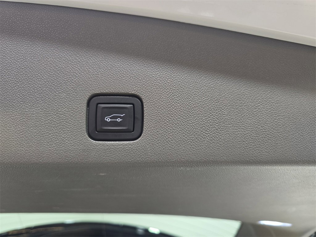 Used 2024 Cadillac XT6 Premium Luxury image 16