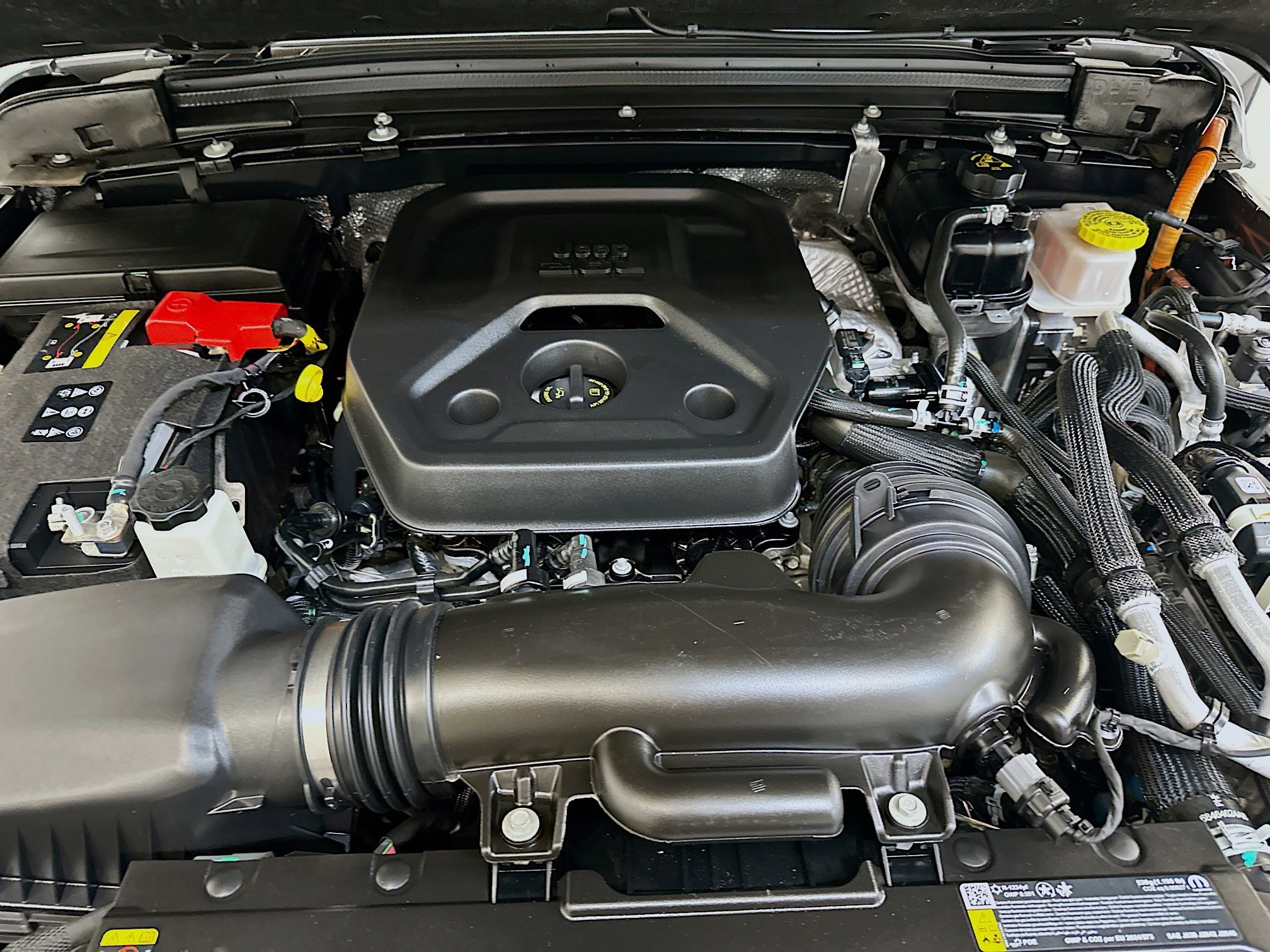 Used 2025 Jeep Wrangler Sahara image 33