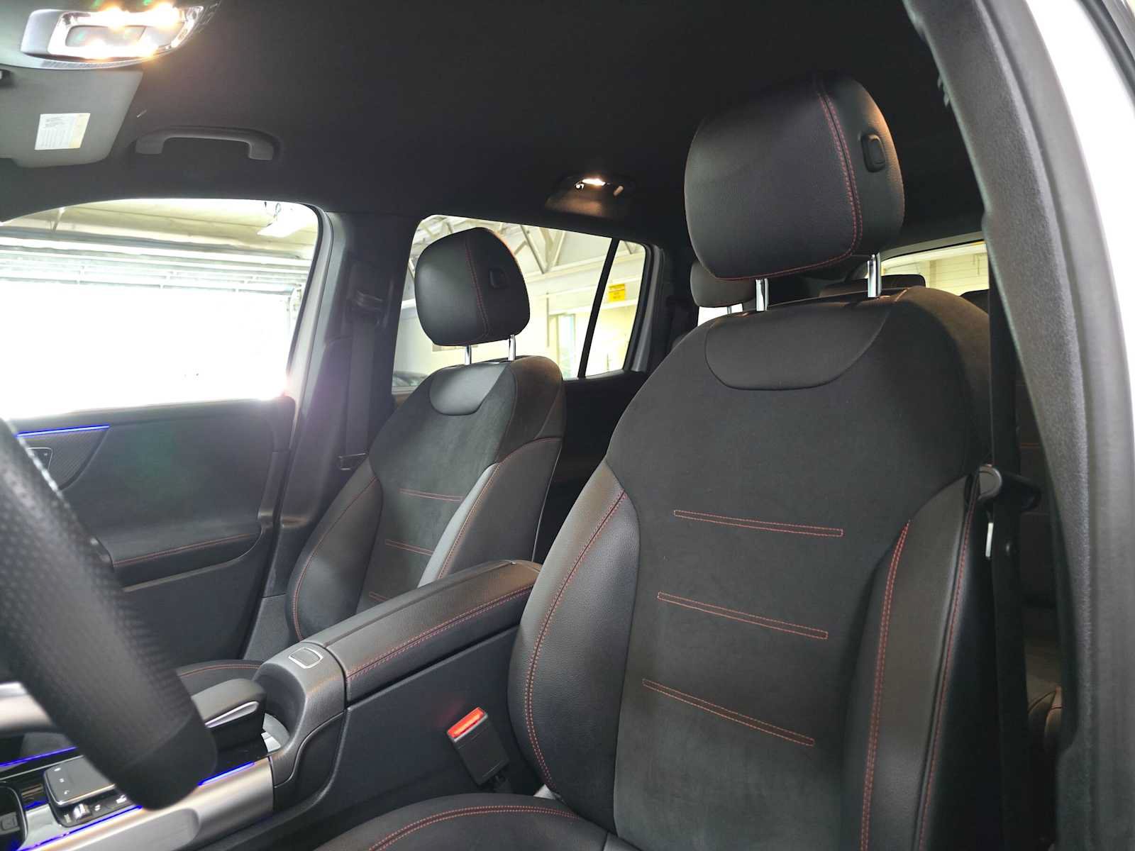 Used 2023 Mercedes-Benz GLB 250 4MATIC image 21