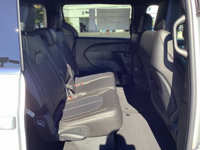 New 2026 Chrysler Pacifica Select image 33