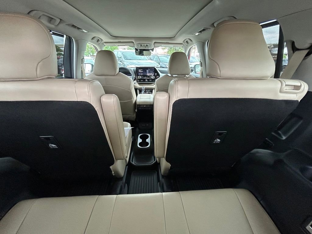 Used 2023 Toyota Highlander Platinum image 17