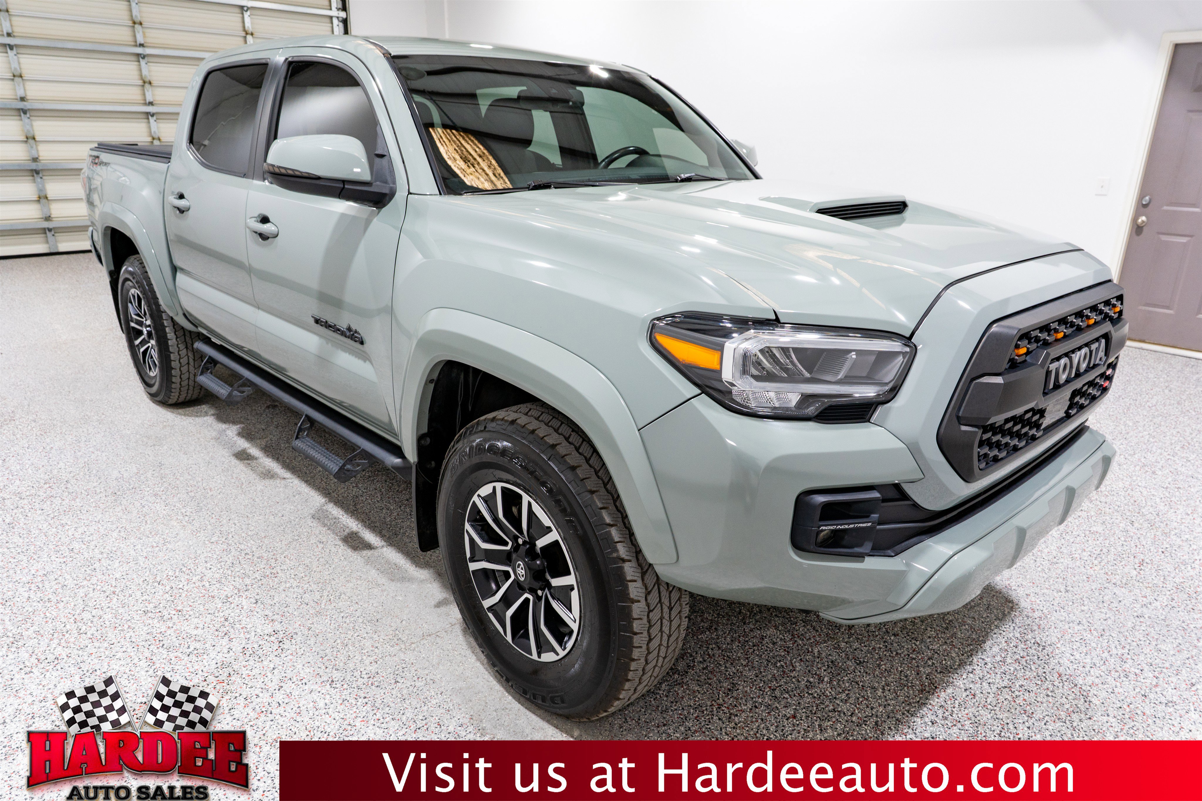 Used 2022 Toyota Tacoma TRD Sport w/ Technology Package RWD image 6